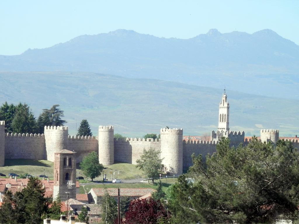 Vut Los Telares Muralla Apartment Ávila Room photo